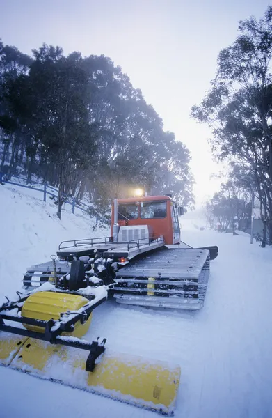 雪清理拖拉机 — 图库照片