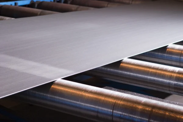 Continuous sheet of metallic material — Stock Photo, Image