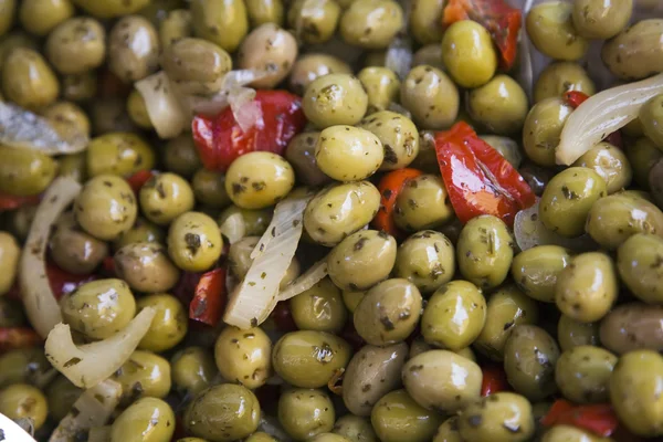 Salade met olijven — Stockfoto