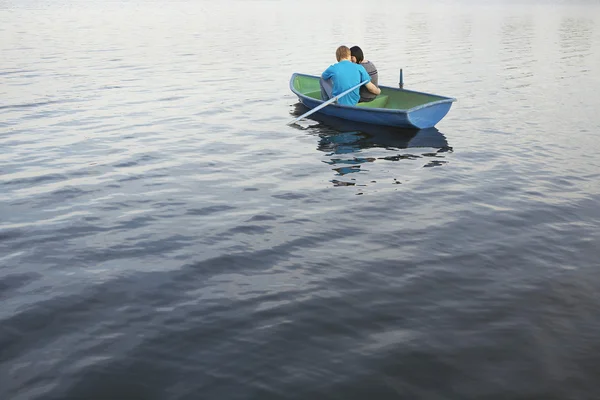 Couple sur le lac — Photo