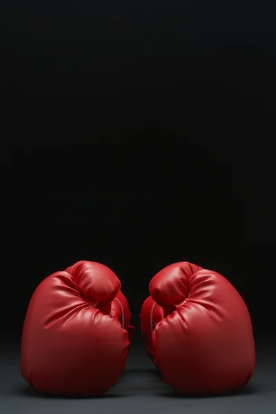 Paire de gants de boxe rouge — Photo