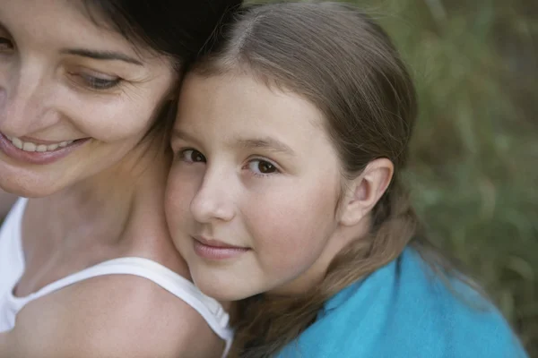 Girl embracing her mother — Stock Photo, Image