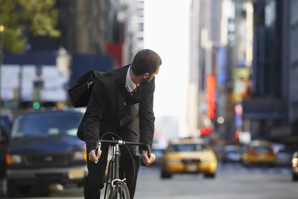 Homem andar de bicicleta — Fotografia de Stock