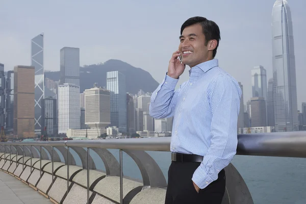 Businessman talking on phone — Stock Photo, Image