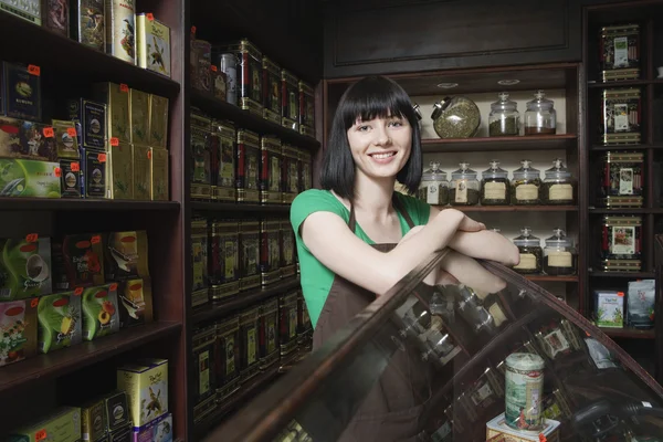 Salesperson in Tea Shop — Stock Photo, Image