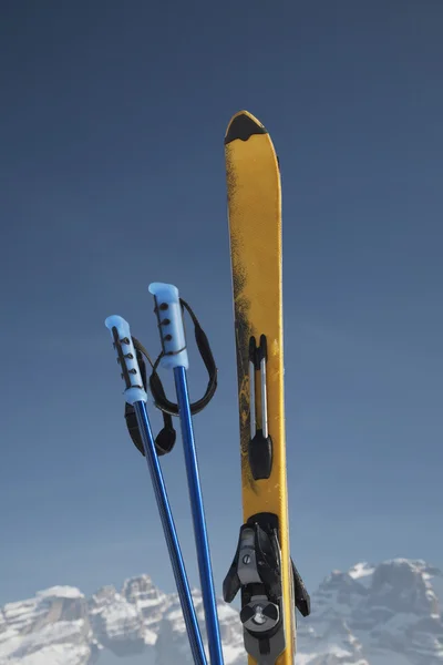 Ski poles and ski — Stock Photo, Image