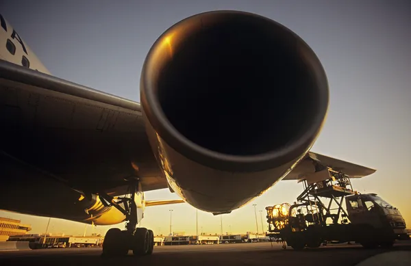 Jet engine at sunset — Stock Photo, Image