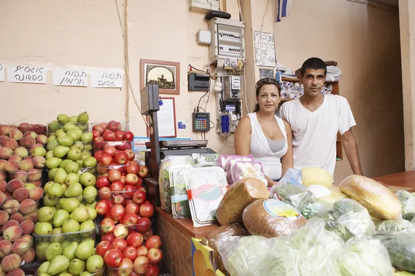 Eigenaren van kleine ondernemingen kruidenier — Stockfoto