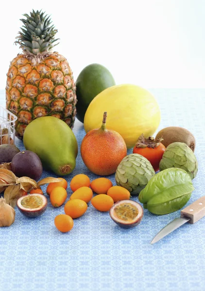 Arrangement of exotic fruits — Stock Photo, Image