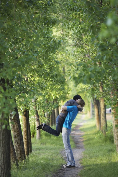 Abraço de casal — Fotografia de Stock