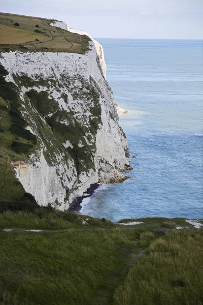 Cliff by seaside — Stock Photo, Image