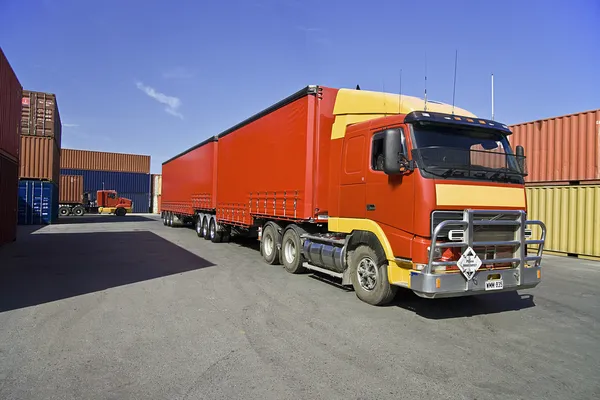 Contenitori per camion e merci — Foto Stock