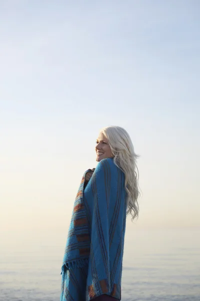 Women standing on beach — Stock Photo, Image