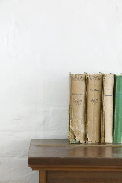 Books on wooden chest — Stock Photo, Image