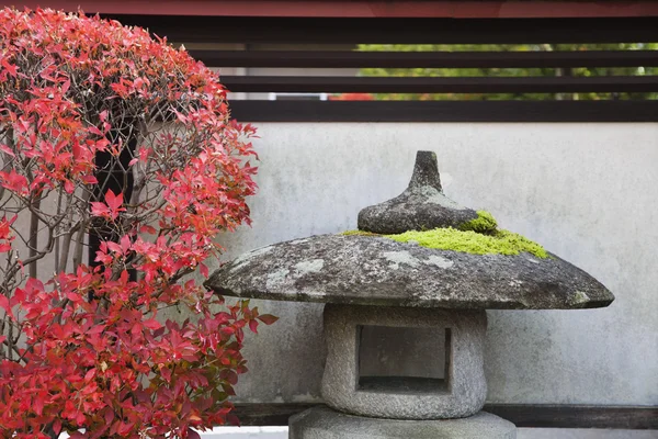 Stone Lantern and bush — Stock Photo, Image