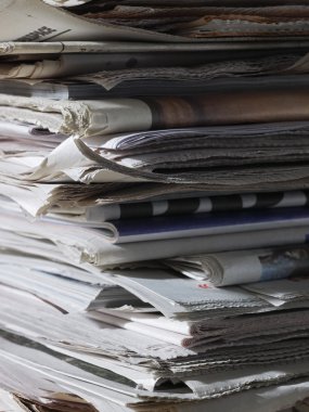 Gazeteler yığını