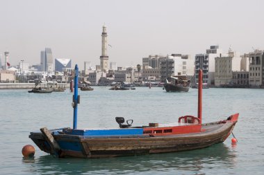 Dubai Körfezi üzerinde tekne