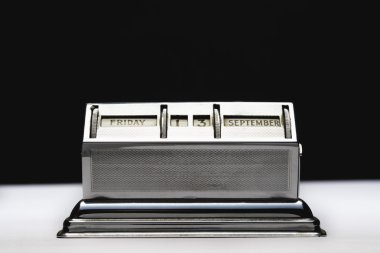 eski moda metal kompakt takvim