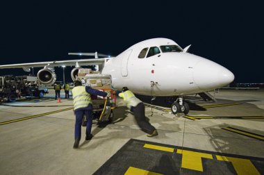 BAE-146 yükleme airfreight