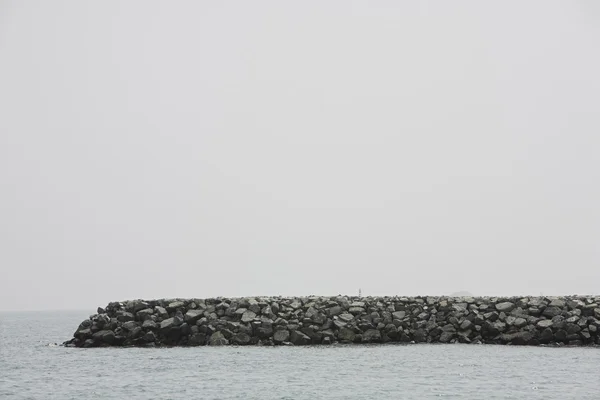 Rock jetty, Fujairah — Stock Photo, Image