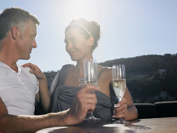 Champaign de casal bebendo — Fotografia de Stock