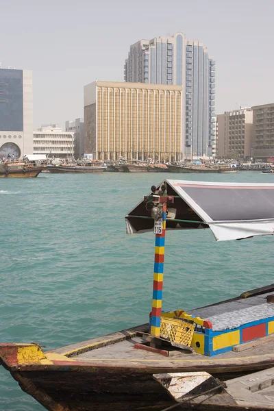 ABRA ukotven v bur dubai — Stock fotografie