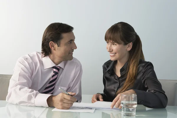 Businessman and woman working — Stock Photo, Image