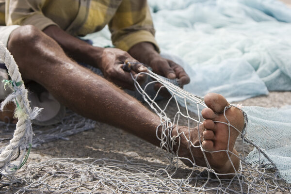 fisherman mends net