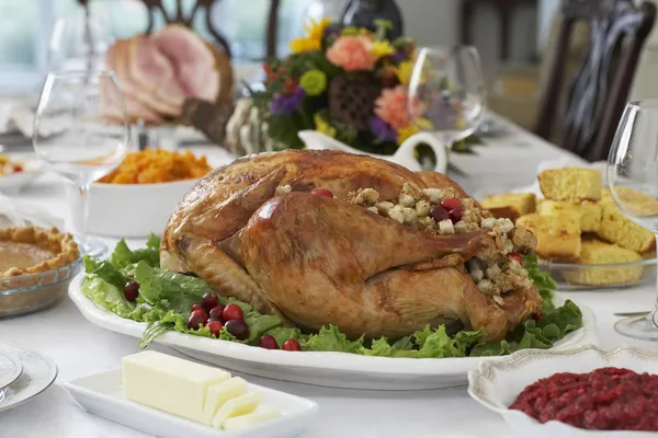 Thanksgivig akşam yemeği masada — Stok fotoğraf
