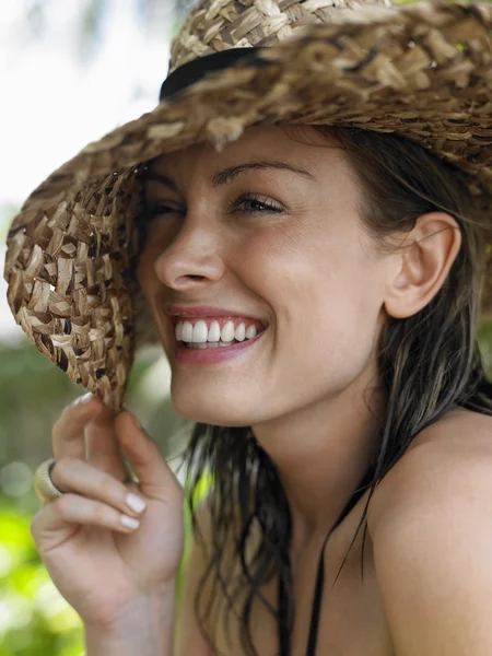 Mujer con sombrero de sol — Foto de Stock