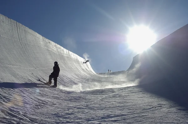 Silhouette de snowboarder adolescent — Photo
