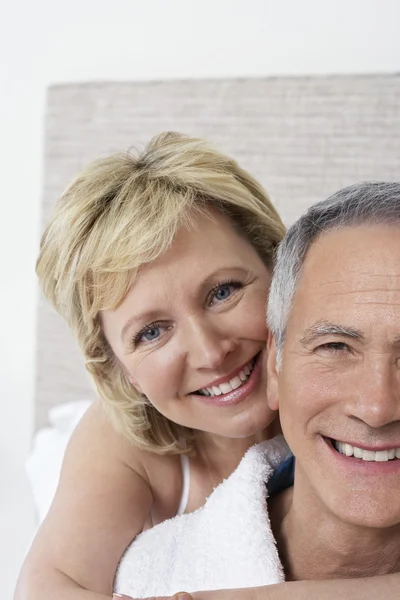 Couple smiling — Stock Photo, Image