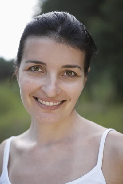 Woman outdoors — Stock Photo, Image