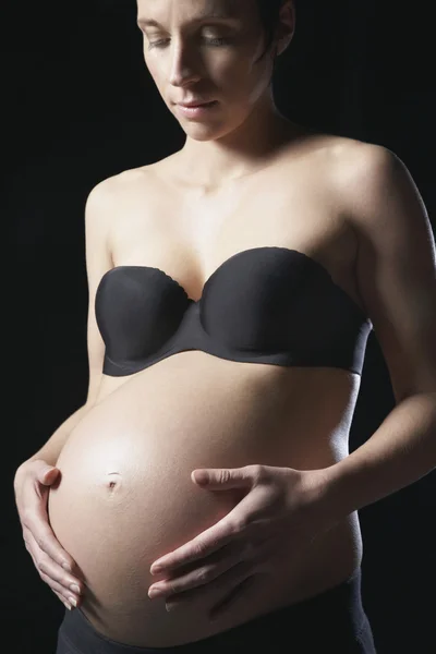 Mujer tocando abdomen —  Fotos de Stock