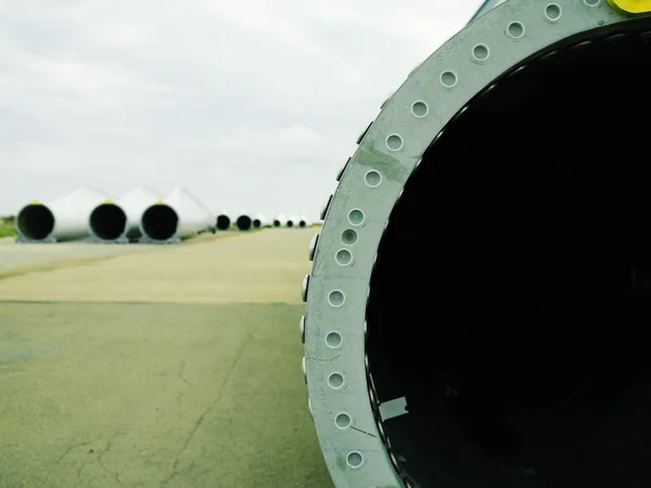 Tuyaux dans l'espace de stockage — Photo