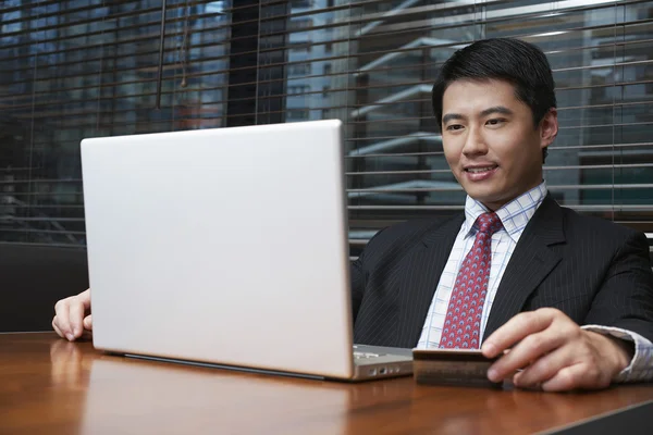 Businessman Shopping Online — Stock Photo, Image