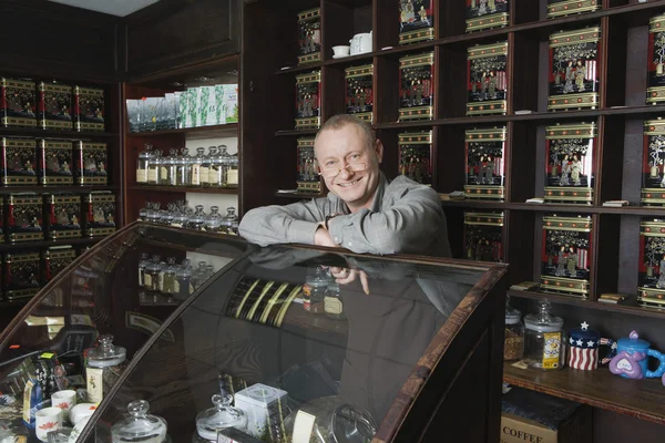 Proprietario del Tea Shop sorridente — Foto Stock