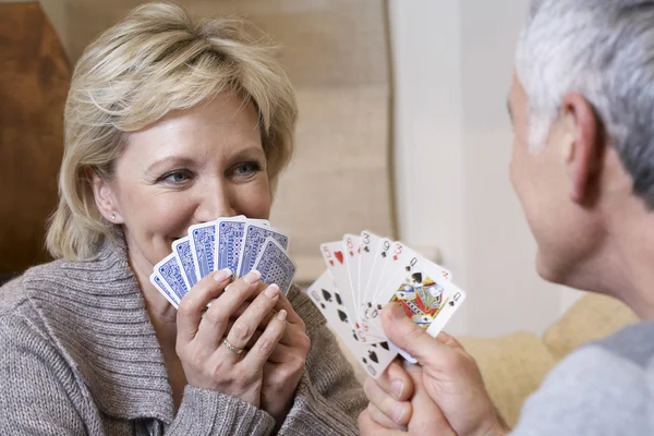 Couple playing cards — Stock Photo, Image