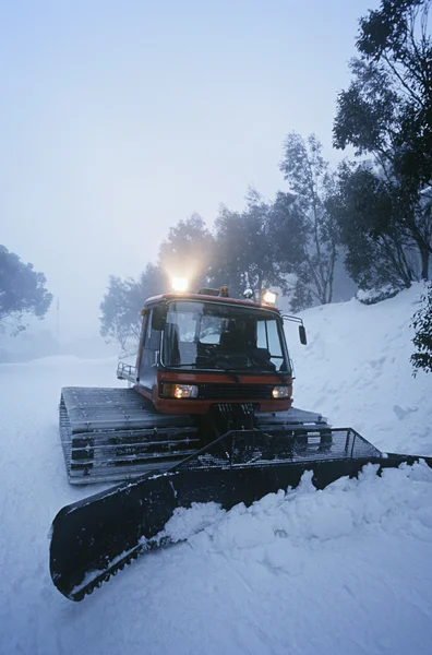 Śnieg rozliczeń ciągnika — Zdjęcie stockowe
