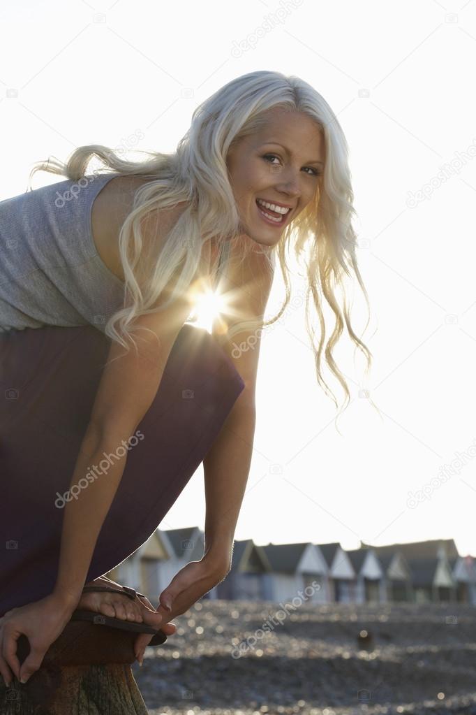 sidyashie-na-kortochkah-zhenshini