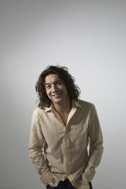 Yetişkin erkek gülümseyen