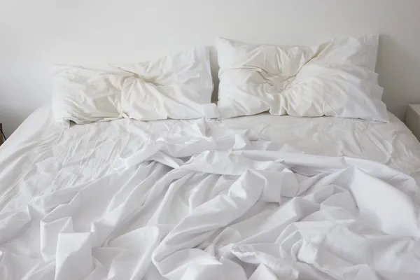 Neustlaná postel — Stock fotografie