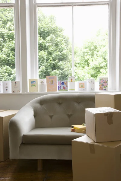 Cardboard boxes  in Modern room — Stock Photo, Image