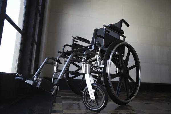 Wheelchair in empty room — Stock Photo, Image