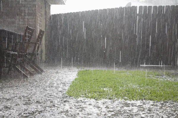 Heavy rain at backyard — Stock Photo, Image