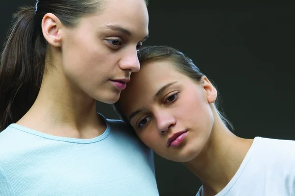 Sisters posing in studio — Stock Photo, Image