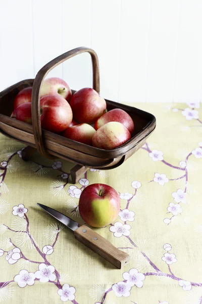 Apples on table — Stock Photo, Image