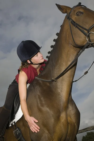 Fille à cheval — Photo