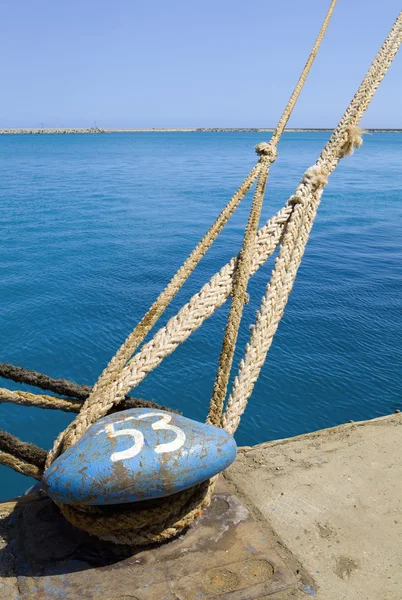 Amarrage des navires dans les quais — Photo