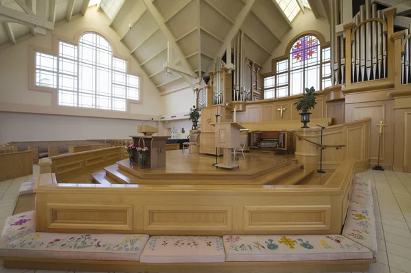 Moderne kerk interieur — Stockfoto